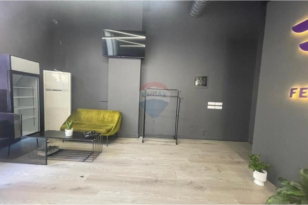 Locale in Affitto – 210 m² | Centro di Tirana !