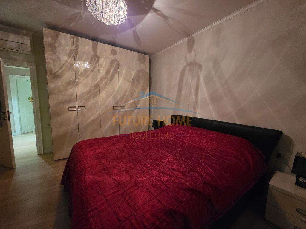 Qera, Apartament 2+1 me verande tek Rruga e Kosovareve!