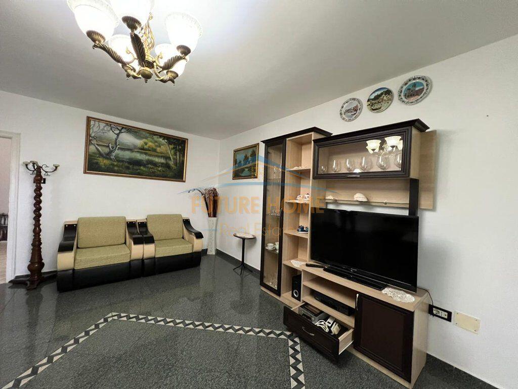 Qera, Apartament 3+1+2, Laprake, Tiranë.