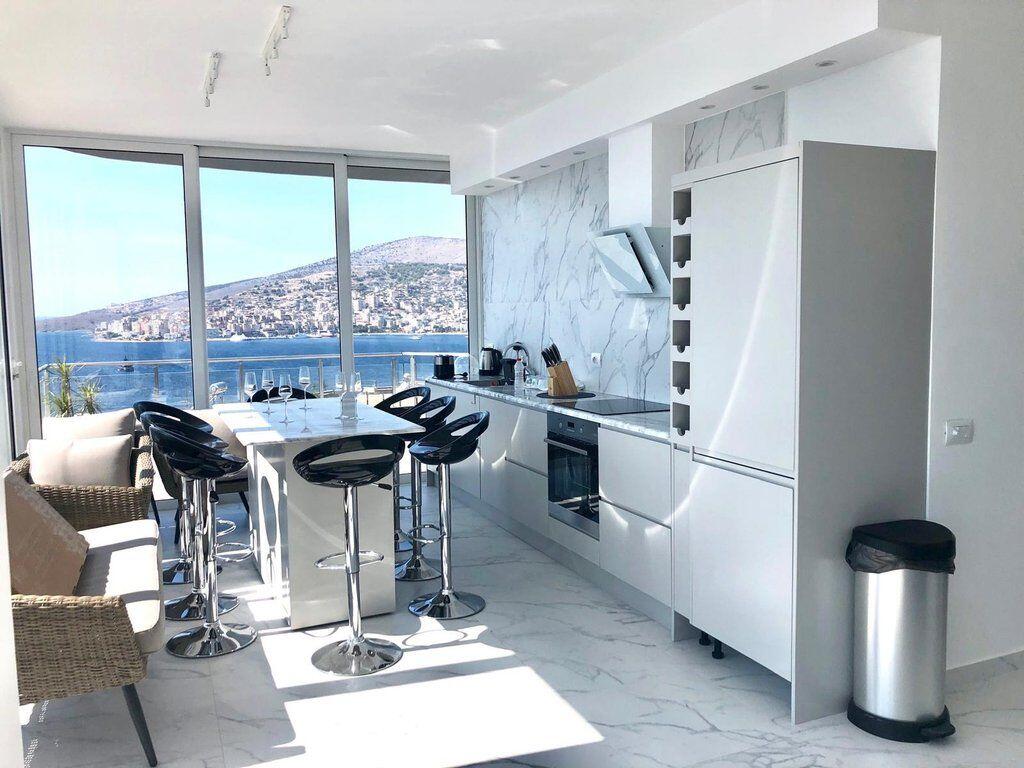 SARANDË, PENTHOUSE LUKSOZ ME PAMJE PANORAMIKE TË HAPUR NDAJ DETIT 505,000 €