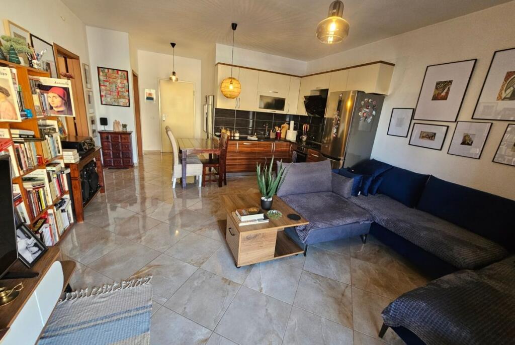 Allo Comune di Parigi Vendesi Appartamento 1+1 Con Posizione Perfetta!