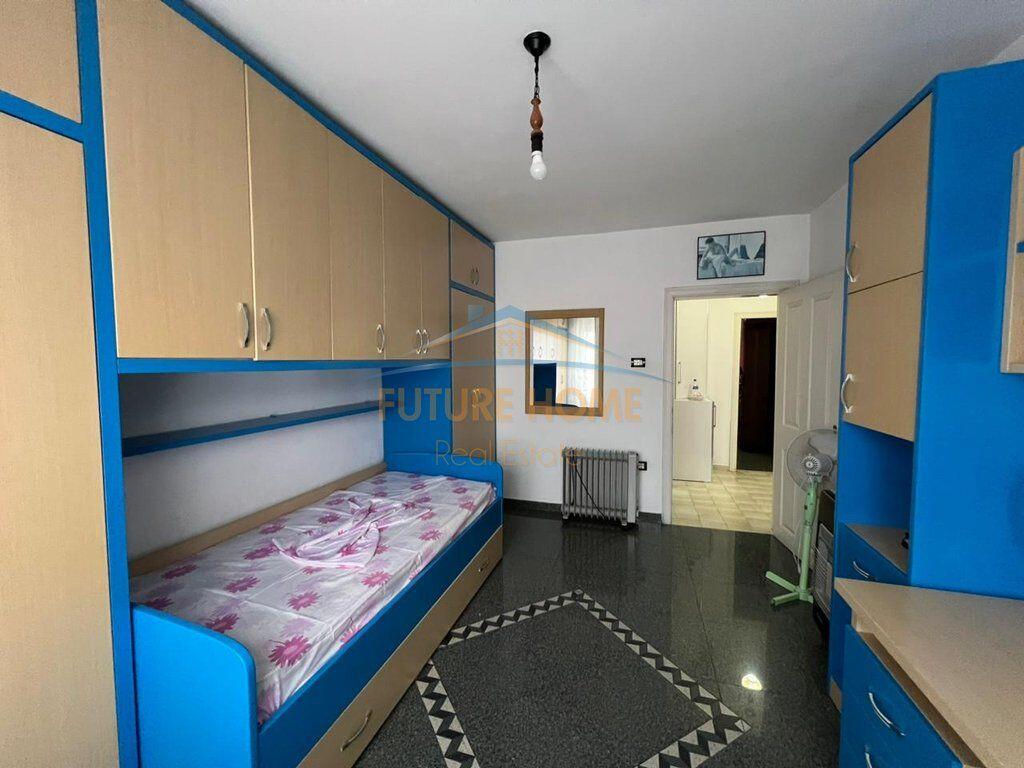 Qera, Apartament 3+1+2, Laprake, Tiranë.