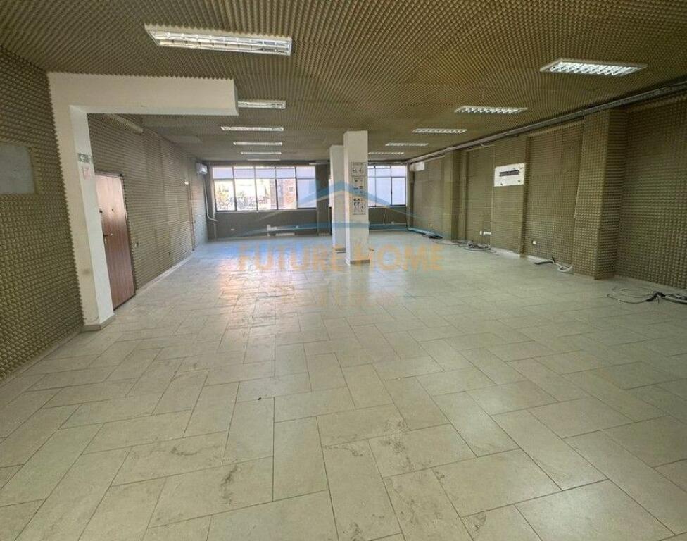 Qera, Ambient biznesi, Rruga e Elbasanit, Tiranë