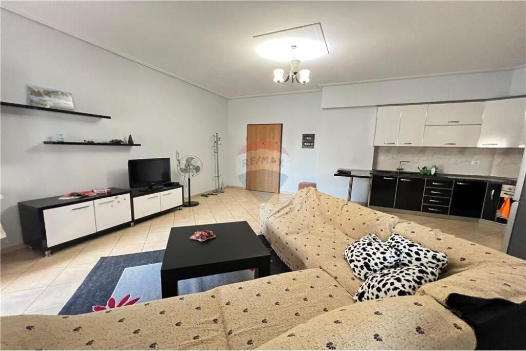 🏡 Apartament 2+1 me Qira – Bulevardi Kryesor, Vlorë