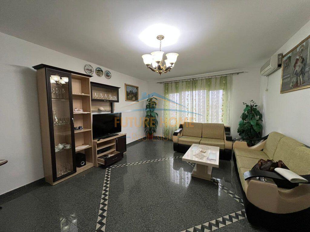 Qera, Apartament 3+1+2, Laprake, Tiranë.