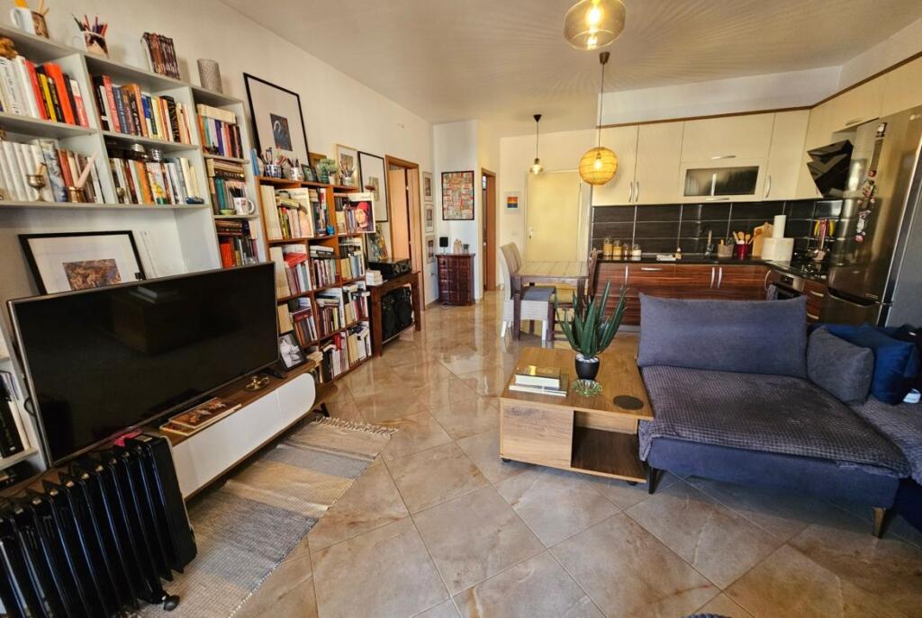 Allo Comune di Parigi Vendesi Appartamento 1+1 Con Posizione Perfetta!