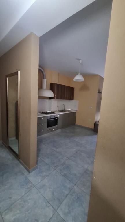 1+1,i mobiluar me verande,liqeni i thate,550 euro