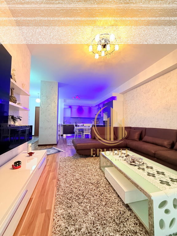 AFFITTASI APPARTAMENTO 2+1 LUNGOMARE, VLORË