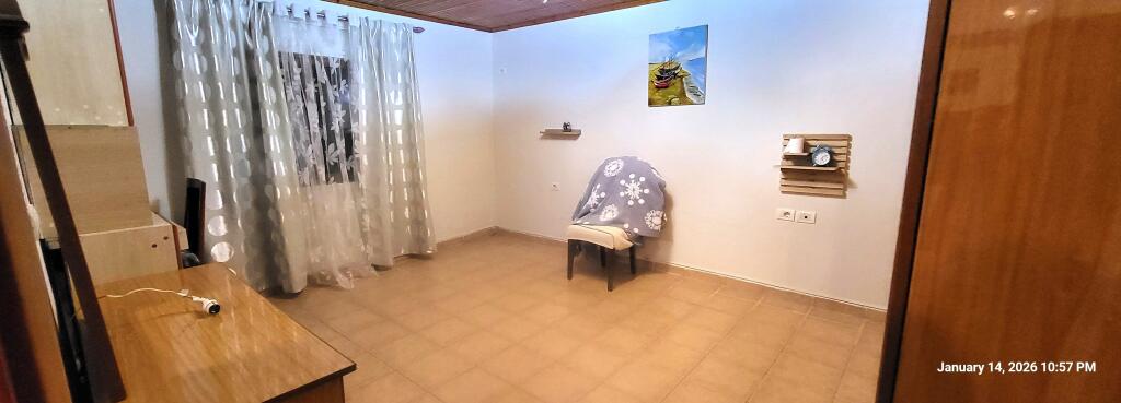 Tirane, appartamento in affitto, 3° piano, 40.000 lek completamente arredato trattabile (Rr. Halit Bega) vicino a QSUT o alla Scuola Unita o alla Scuola Bajram Curri.