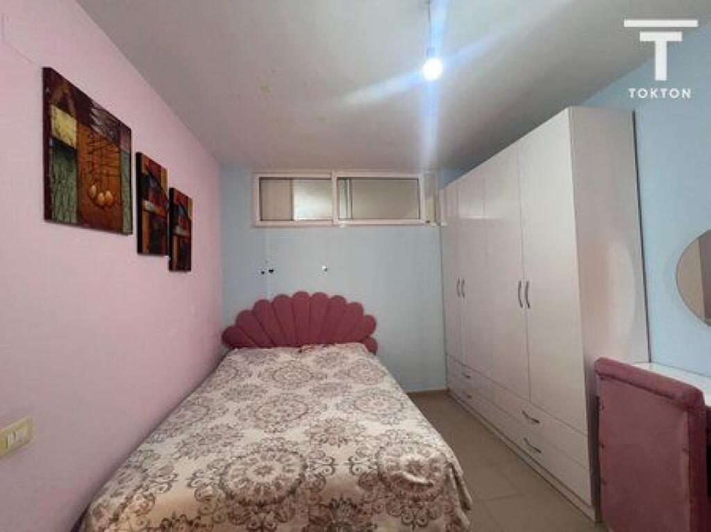 SHITET, APARTAMENT 2+1+2, UNAZA E RE, TIRANË