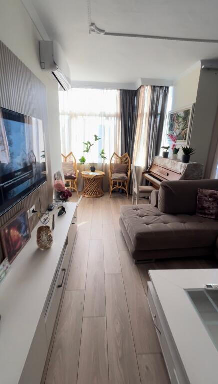 For rent 3+1+2 Former Exhibition building with elevator