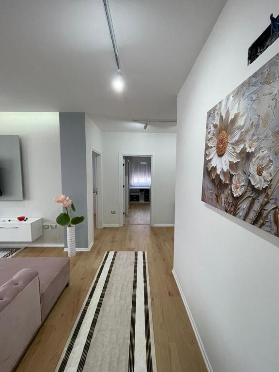 Shitet Apartament 3+1+2 tek Markata,Durres