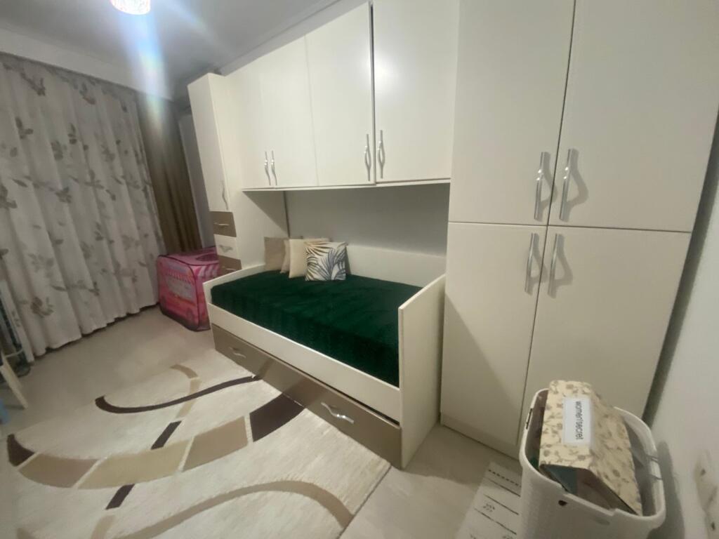 Jepet me qera 2+2  mobiluar ministria e jashme 849 eu