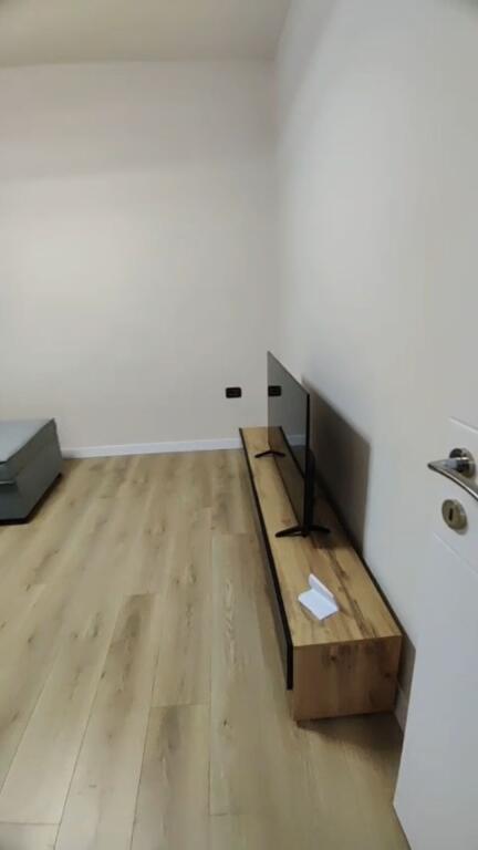 Shitet apartament 1+1 te Rruga e Kavajes