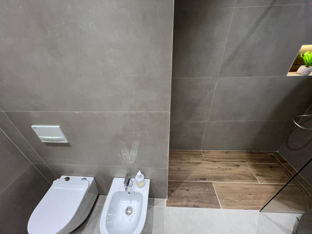 SHITET APARTAMENT 2+1+2 - RRETHRROTULLIMI I ZOGUT TE ZI