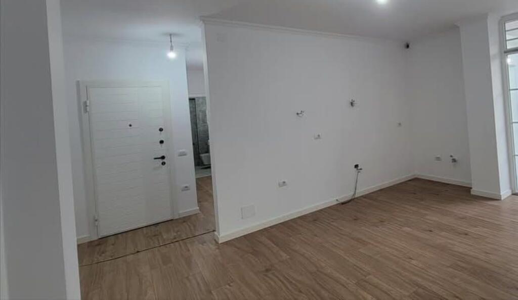 Apartament 2+1 per shitje 📍Te rruga e Bogdaneve, prane kishes Katolike, afer qendres