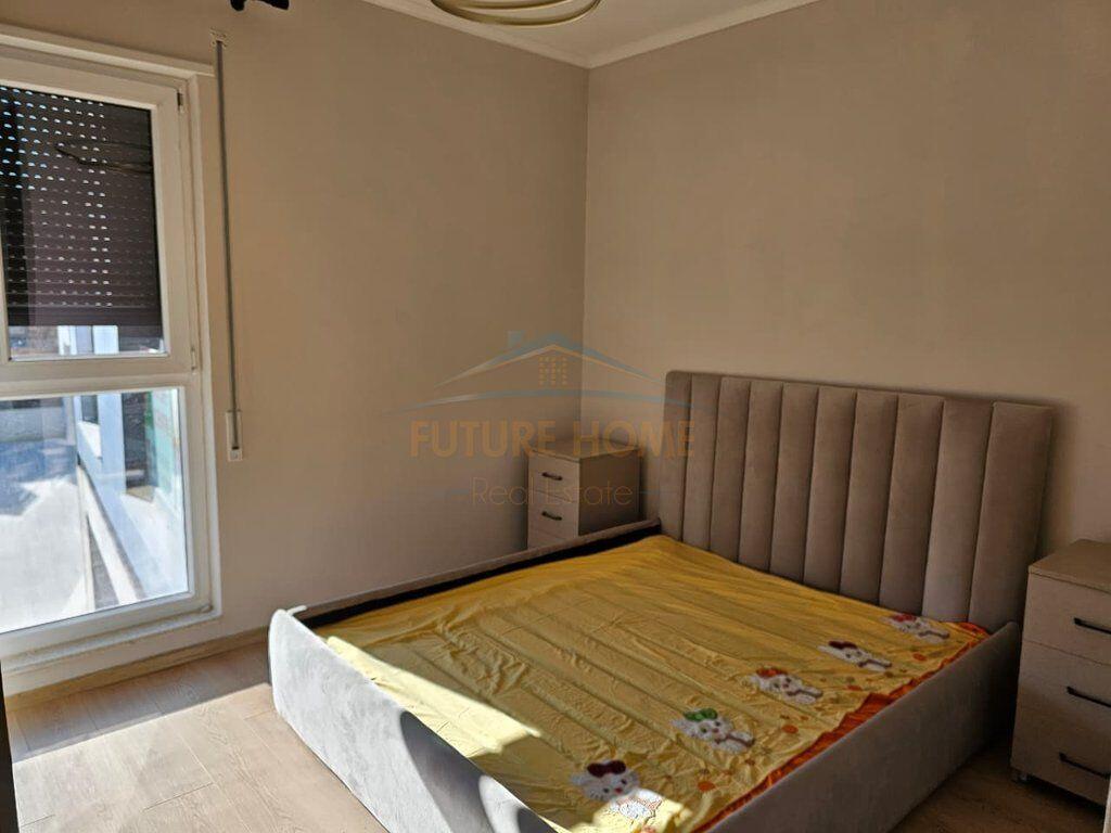 Shitet Apartament 1+1+ Ballkon ne Rrugen Jordan Misja , Tiranë.
