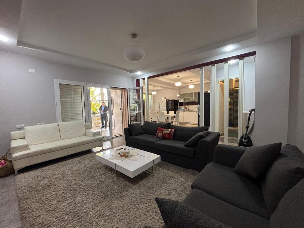 Shitet Vilë – Lura, Gjiri i Lalzit