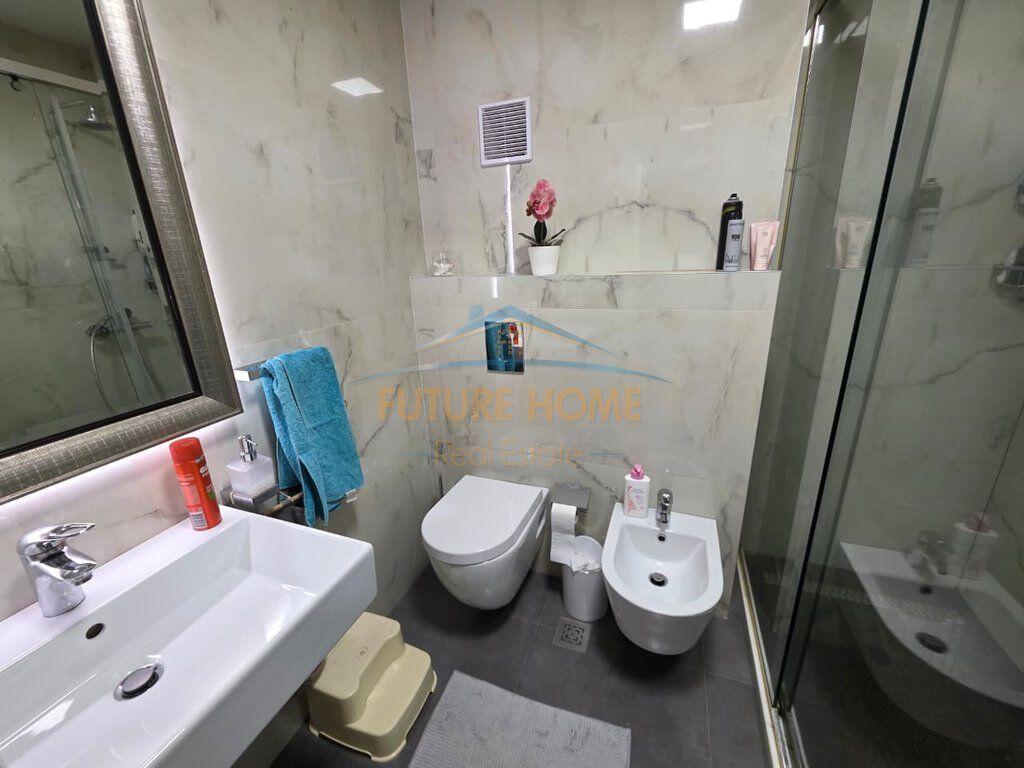 Qera, Apartament 2+1 me verande tek Rruga e Kosovareve!