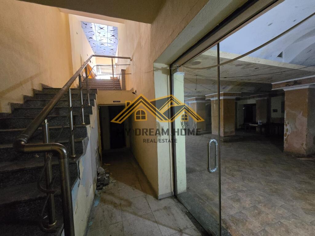 COMMERCIAL SPACE FOR SALE NEAR THE COURT!