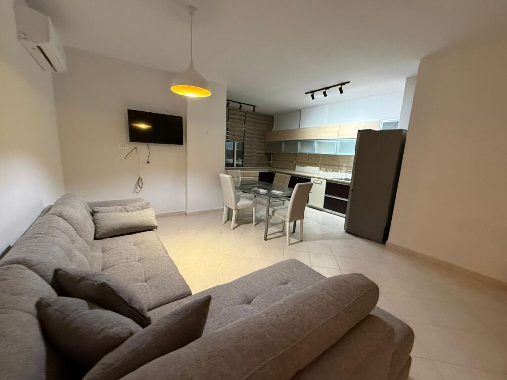 APARTAMENT ME QERA 2+1 RUGA E KOSOVAREVE 900 EURO