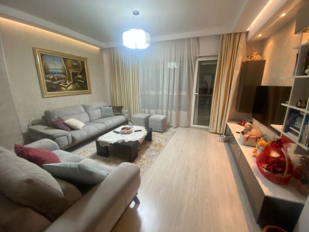 Jepet me qera 2+2  mobiluar ministria e jashme 849 eu