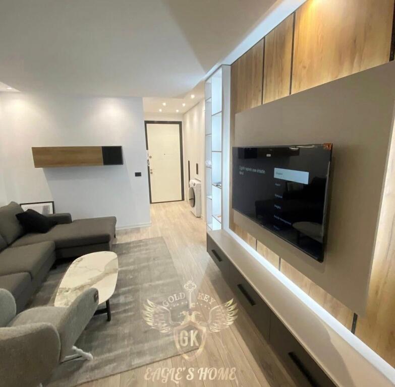 ME QIRA 1+1 + BALLKON + PARKING POST MOBILIM I PLOTË