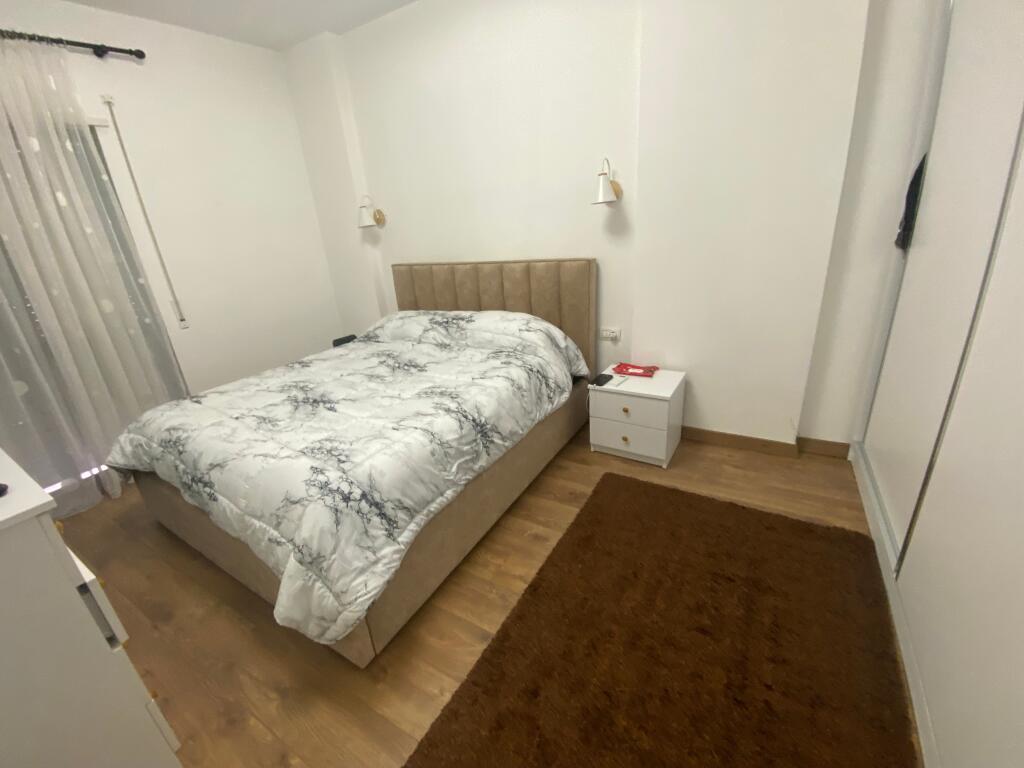 2+1,i mobiluar te kompleksi halili,selvia 650 euro