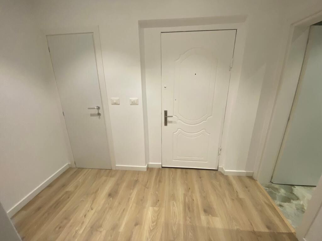 1+1,i mobiluar te ish restorant drr,cmimi 550 mije leke