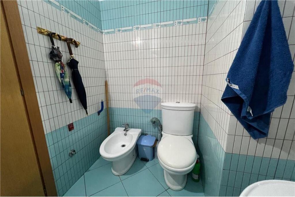 🏡 Apartament 2+1 me Qira – Bulevardi Kryesor, Vlorë