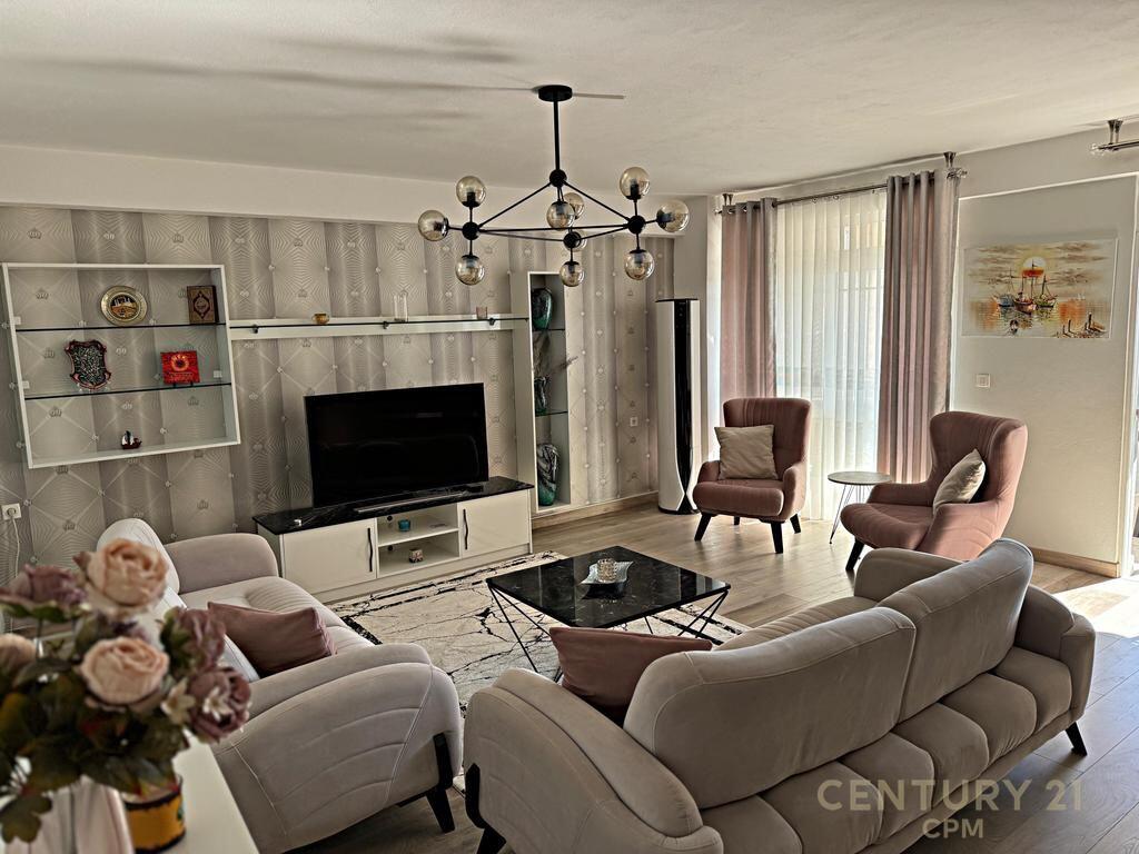 VENDIAMO APPARTAMENTO 3+1+3 A SARANDA! 245.000 € Sup. Totale 156m2