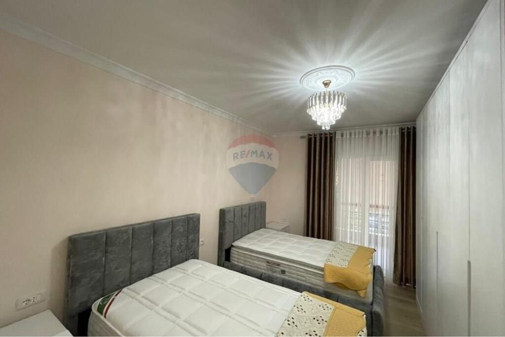 Qira/ Apartament 2+1+2+p. parkimi te L. i Thate