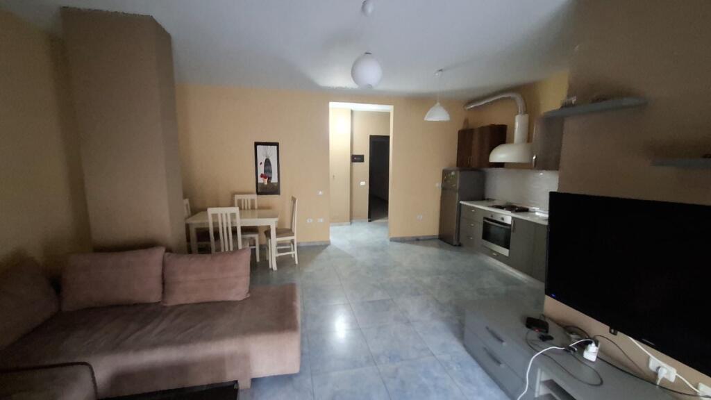 Jepet me qira 1+1 Liqeni i Thate 550€