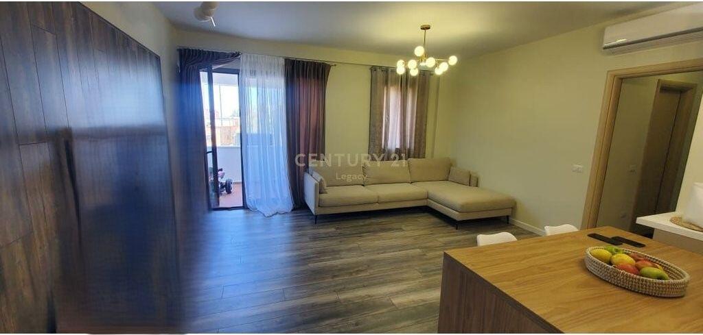 Tek komisariati Nr 4 Rr e Dibres, Shitet Apartament 2+1+2+ Post parkimi!!!