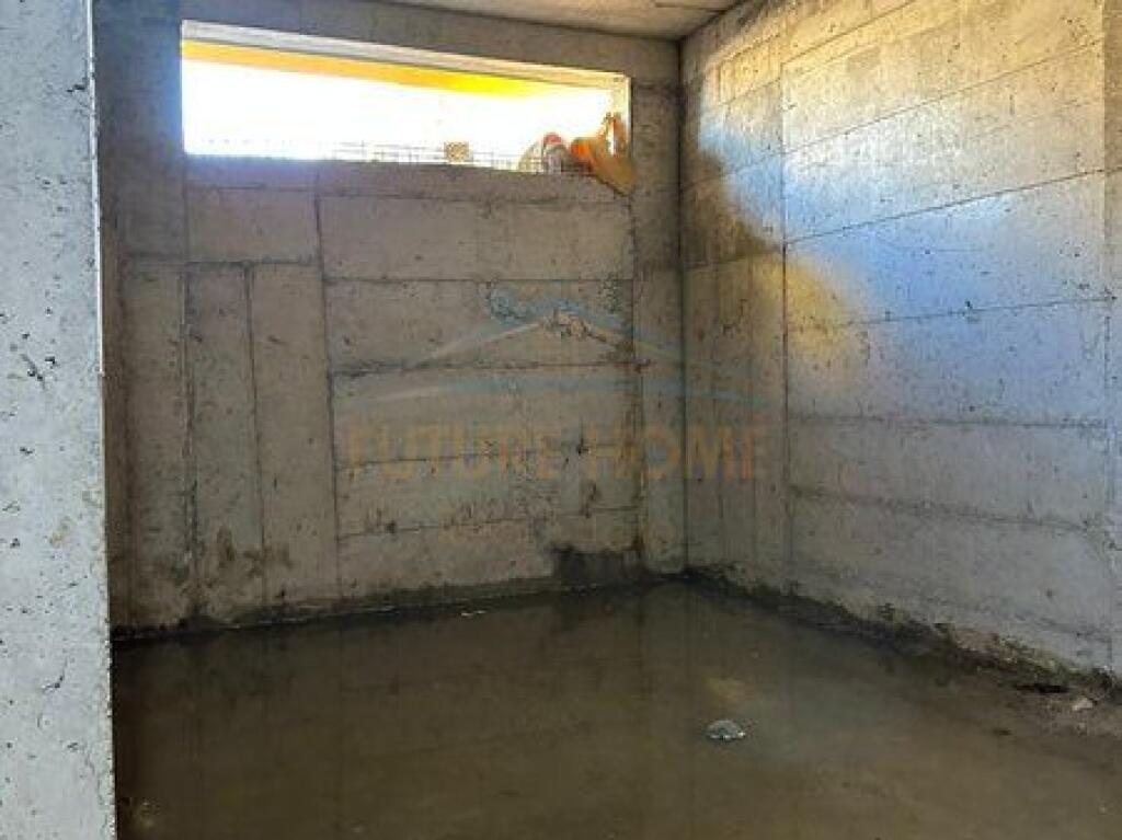 Shitet, Apartament 1+1+ Post Parkimi, Shkozë