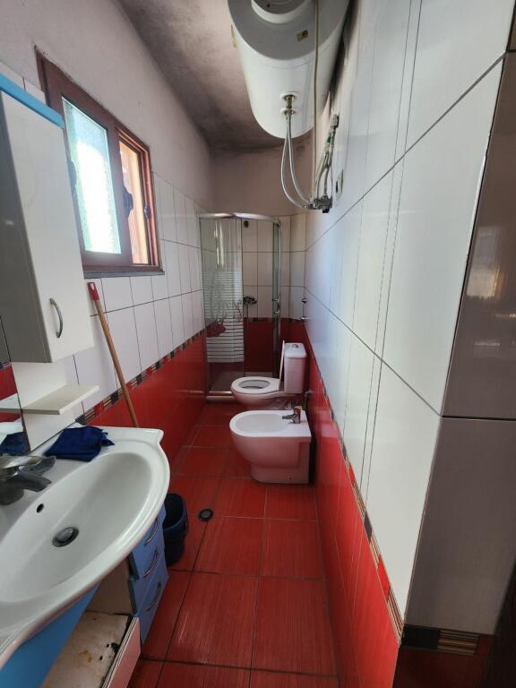 JEOET ME QERA GARSONERE PRANE OROSHIT DURRES