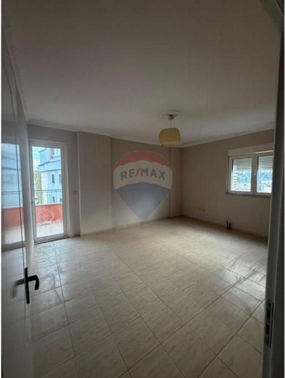 Apartment 2+1 at Komuna e Parisit