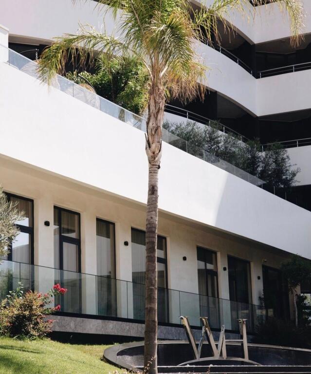 ME QIRA 1+1 + BALLKON + PARKING POST MOBILIM I PLOTË