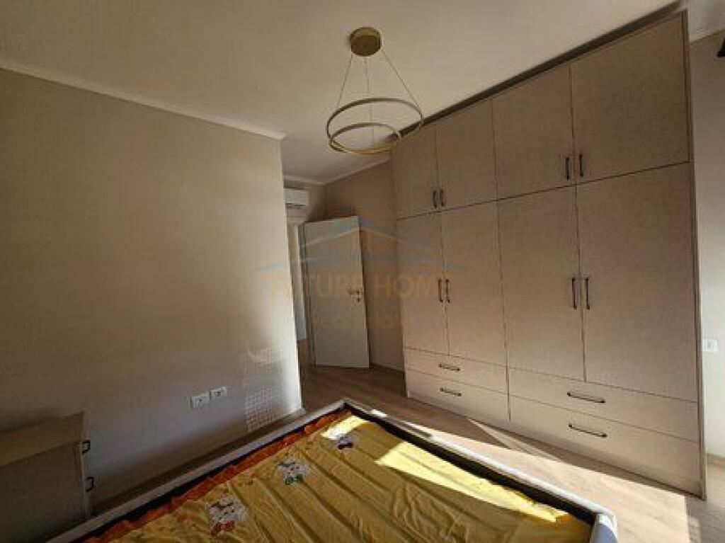 Shitet, Apartament 1+1, Rruga Jordan Misja, Tiranë.