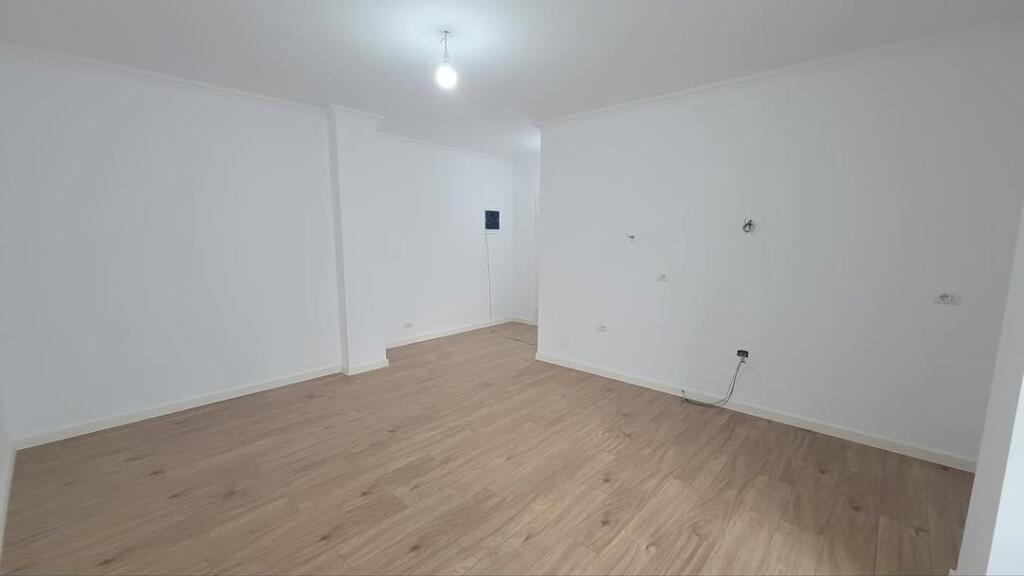 Apartament 2+1 per shitje 📍Te rruga e Bogdaneve, prane kishes Katolike, afer qendres