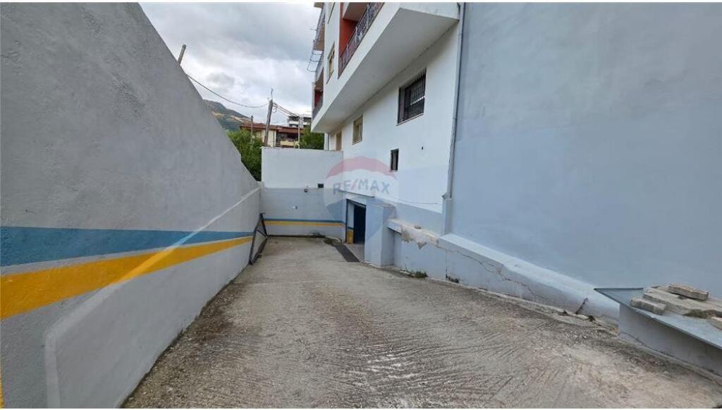 🏠 Apartament 2+1 + Garazh– Për Qira Afatgjatë 📍 Rruga Haziz Xhyheri, Lungomare – pas Hannover Bar, Vlorë