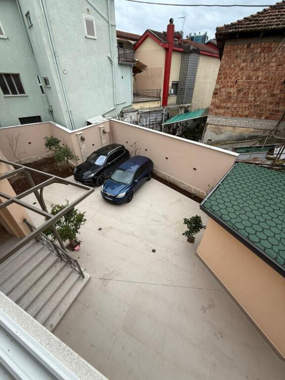 Jepet me Qera Shtepi Private te Rruga e Kavajes