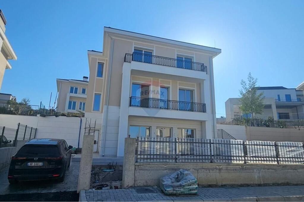 Shitet Vila Te Collina Verde