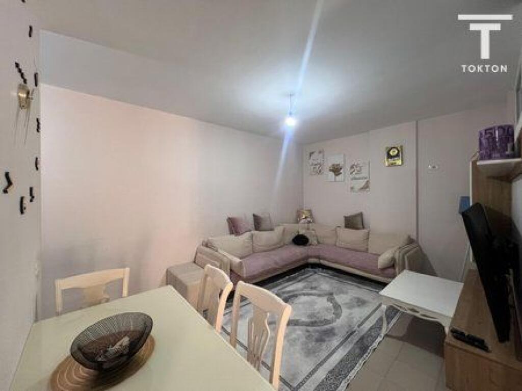 SHITET, APARTAMENT 2+1+2, UNAZA E RE, TIRANË