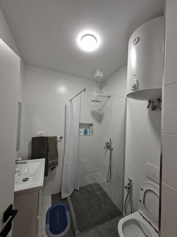 For Rent: ULTRA Gas Stove ✨️ (📍Fresh Restaurant) NEVER LIVED IN BEFORE 🔥 37,000 Leke/Month 🔥