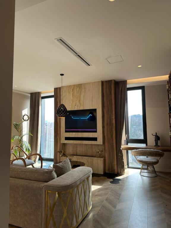 🏡 Jepet apartament 1+1+Parkim me qira te Park Gate, Rruga Elbasanit