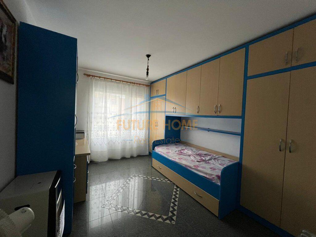Qera, Apartament 3+1+2, Laprake, Tiranë.