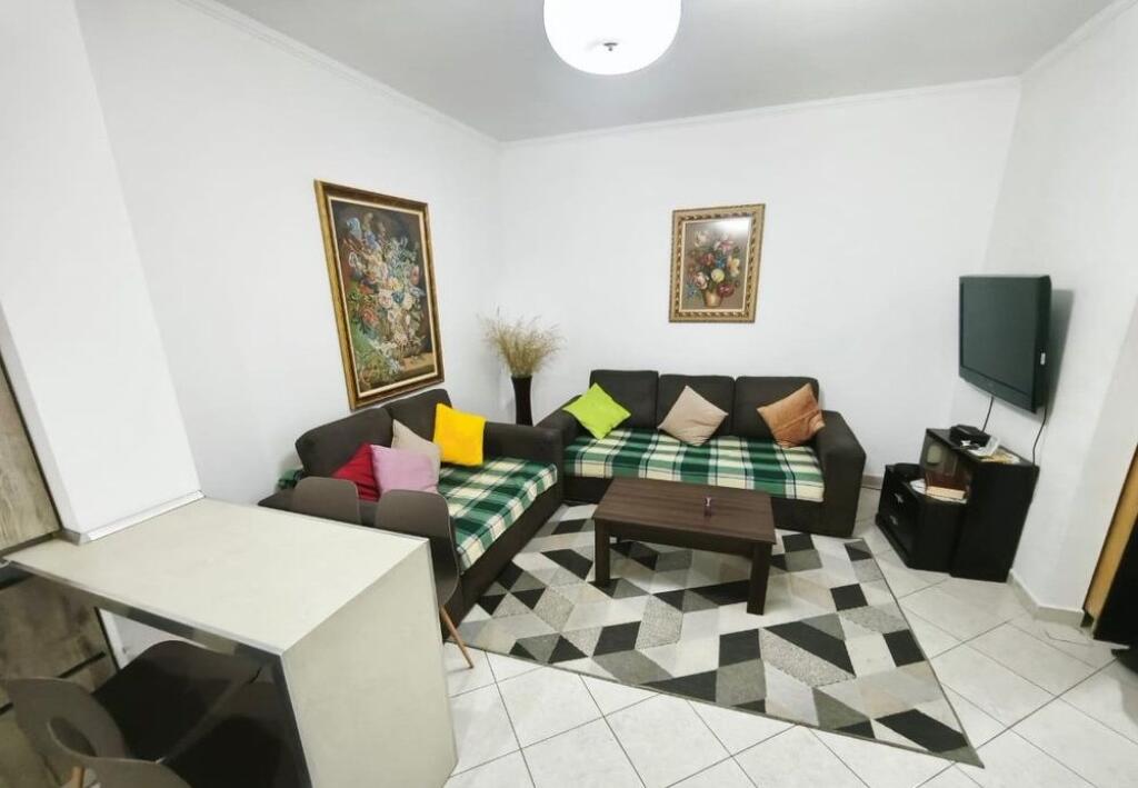 Appartamento 2+1 (convertito) In Vendita a Fresku, Tirana