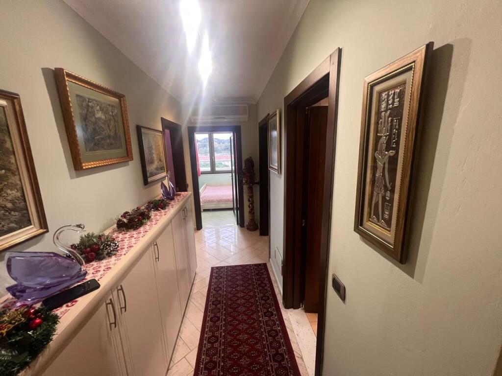 Jepet me qera Apartament 2+1 prane Air Albania.