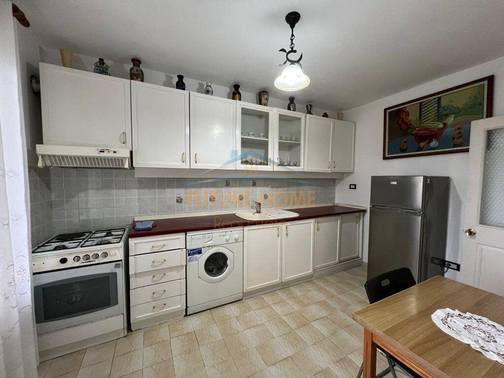 Qera, Apartament 3+1+2, Laprake, Tiranë.